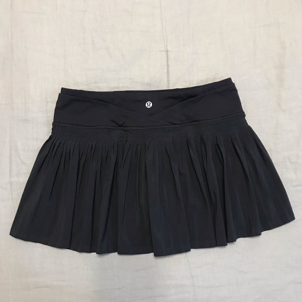Lulu Lemon black pleated skort